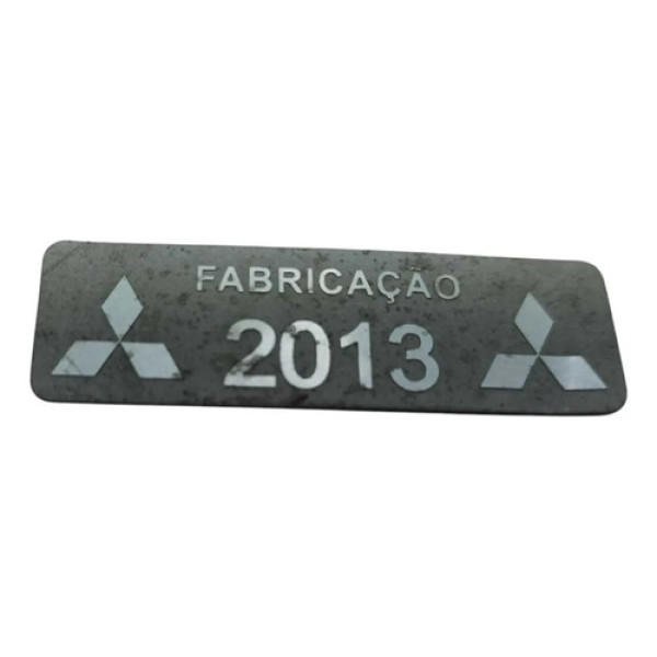 Plaqueta Emblema Ano Fabricação Outlander 2013 Verde-escuro