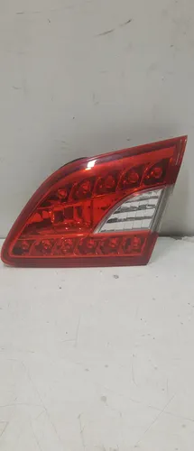 Lanterna Tampa Direita Nissan Sentra 2013/2016 Origi 24865 Direito/passageiro Vermelho