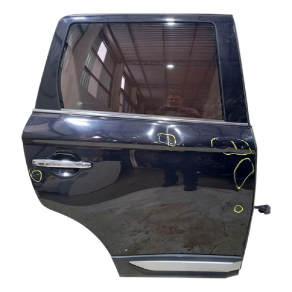 Porta Traseira Direita Outlander 2016 A 2022 C/detalhe Traseira Direita Preto