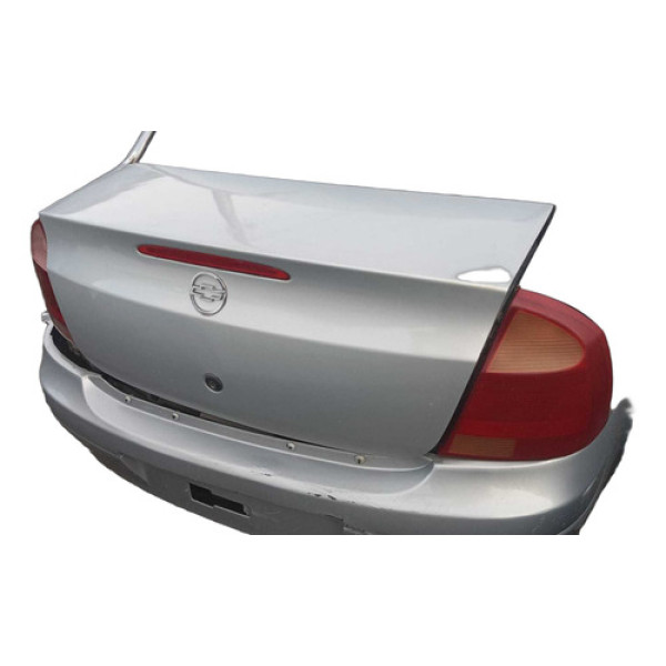 Tampa Porta Mala Gm Corsa Montana Sedan 2002 A 2012  Prata