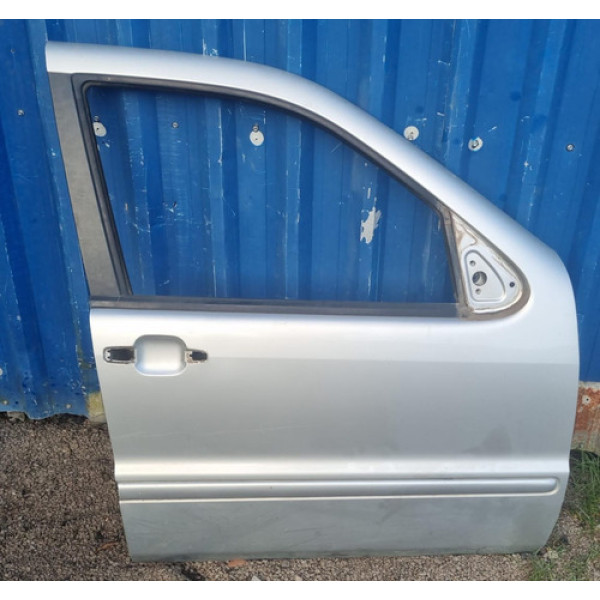 Porta Dianteira Direita Mercedes-benz Ml320 99 S/acessórios Dianteira Direita Prateado