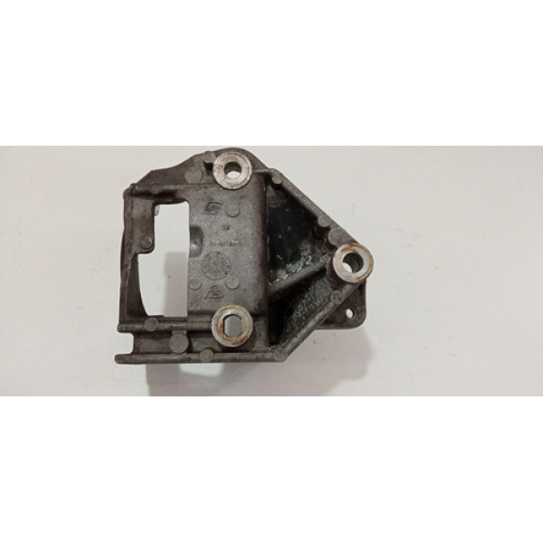 Suporte Bomba D/h Renault Sandero 2013 8200213616