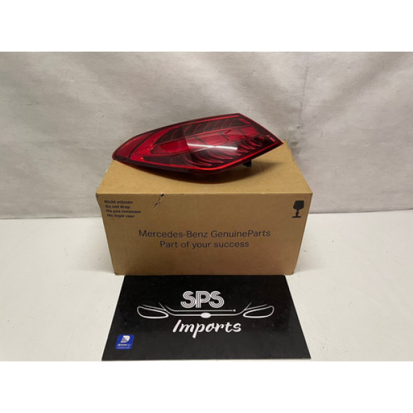 Lanterna Esquerda Mercedesc180-c200-c250 2022 A 2024 Origina Vermelho