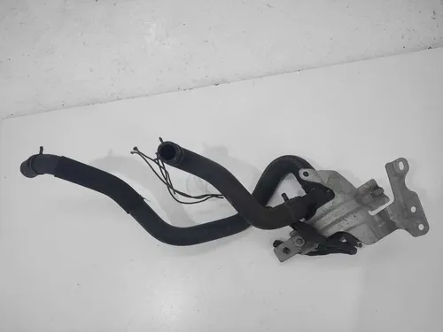 Suporte Bomba Agua Mercedes Gla 200 2015 2016 2017 2018