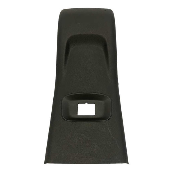 Acabamento Traseiro Usb Console Central Tracker 2022 Detalhe