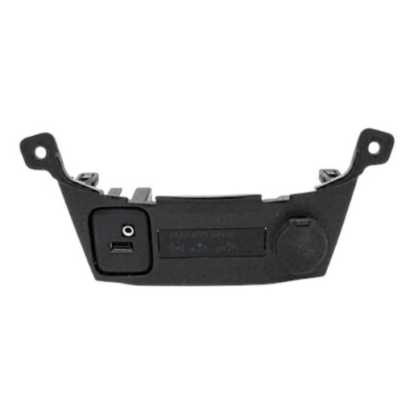 Moldura Tomada Usb 12v Luz Indicativa Tracker 2017 2018 2019 Preto