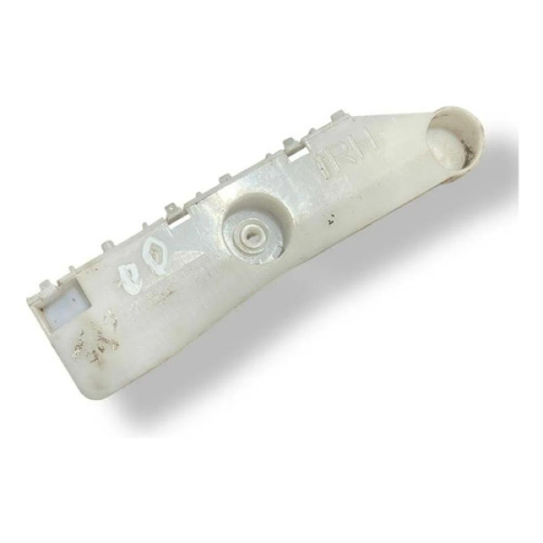 Guia Para-choque Dianteiro Direito Nissan Versa 2016 2300038