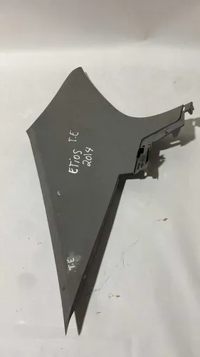 Acabamento Coluna Traseira Esquerda Toyota Etios 624720d340