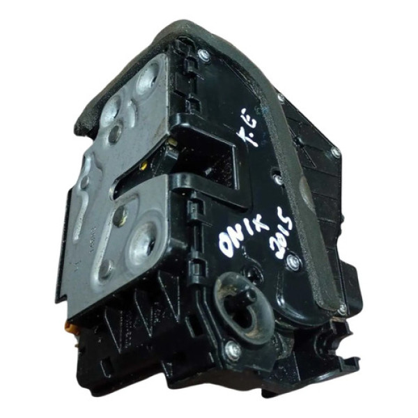 Fechadura Porta Traseira Esquerda Gm Onix 2015/2016 13588866
