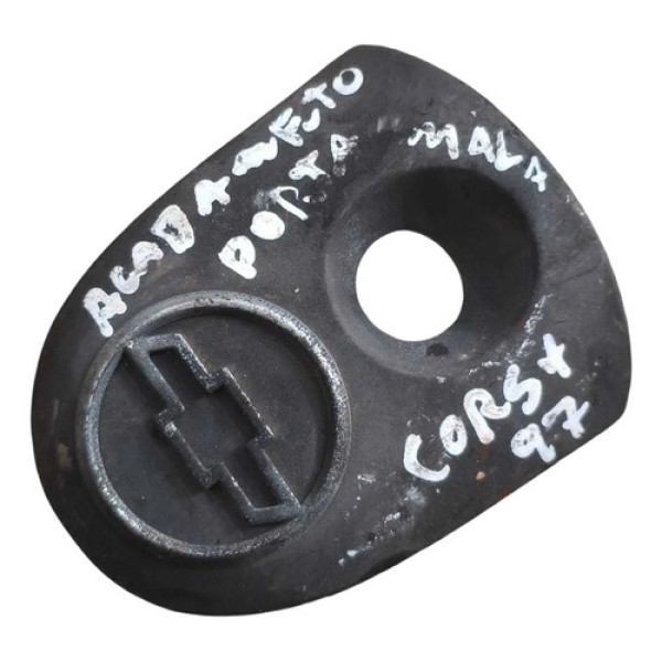 Moldura Fechadura Porta Malas Chevrolet Corsa 1997 93250212