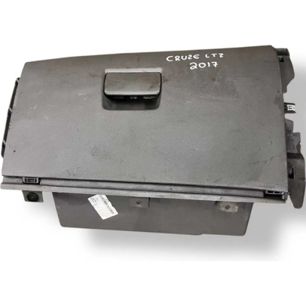 Porta Luvas Chevrolet Cruze Sedan 2017/2018/2019 - 84130775
