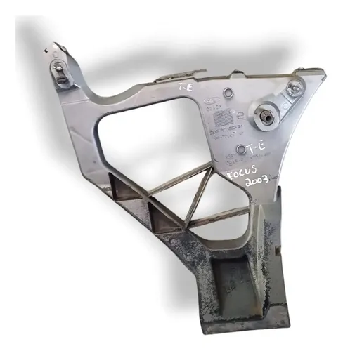 Guia Suporte Párachoque Tras Esquerdo Focus Sedan98abf17a882