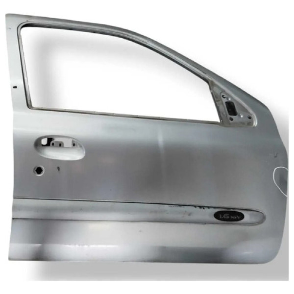Porta Dianteira Direita Renault Clio 2004/2007 2008 Detalhe Dianteira Direito Prateado