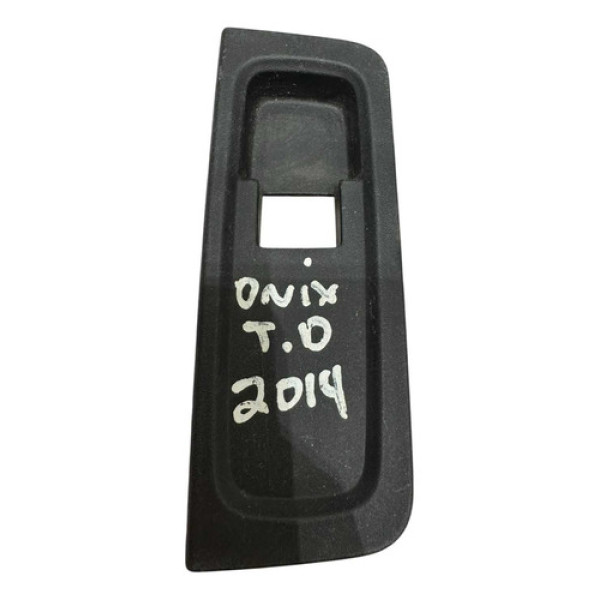 Moldura Botão Vidro Tras Direit Chevrolet Onix 2014 94773048