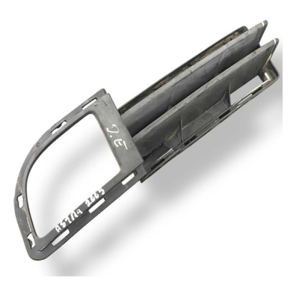 Moldura Farol Milha Esquerdo Gm Astra Sedan 2005 93387432 Preto Esquerdo