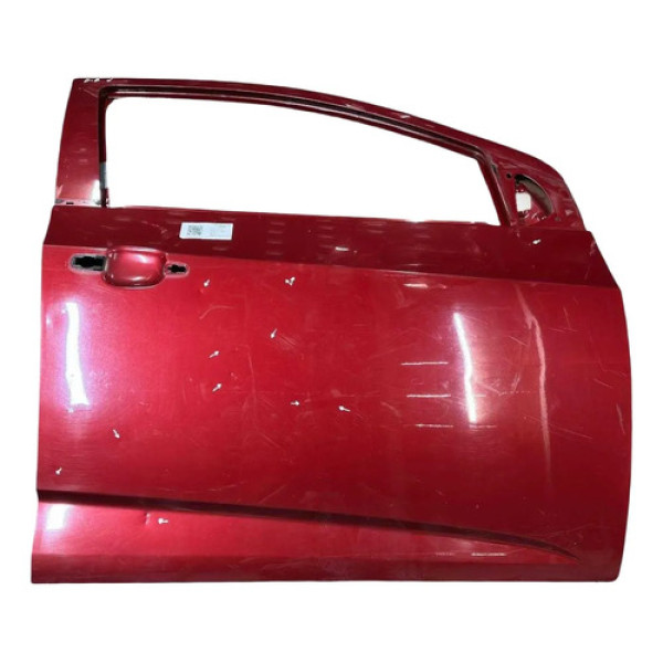 Porta Dianteira Direita Chevrolet Sonic Sedán 2012 Detalhe Dianteira Direita Vermelho