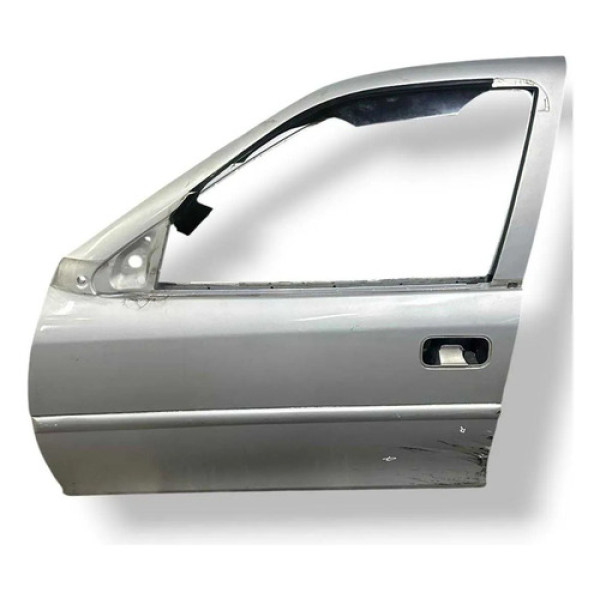 Porta Dianteira Esquerda 4p Chevrolet Vectra 2000 01 Detalhe Dianteira Direita Prateado
