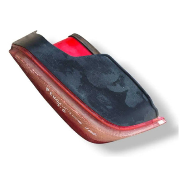 Lanterna Traseira Direita Peugeot 106  2000 2001  Detalhe Direito/passageiro Vermelho