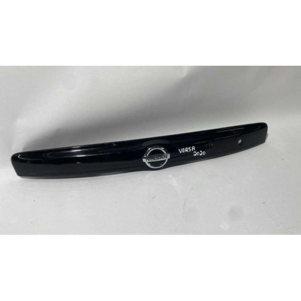 Moldura Friso Luz Placa Nissan Versa 2012/2020 848103kc1a  Preto Brilhante