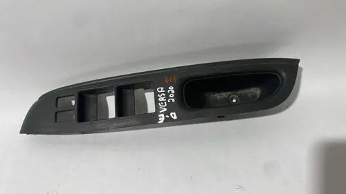 Moldura Botão Dianteiro Esquerdo Nissan Versa 2020 809619ke0