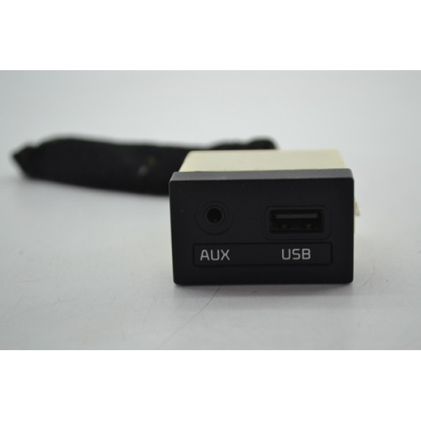 Entrada Usb Auxiliar Kia Cerato 2013 Original  Preto