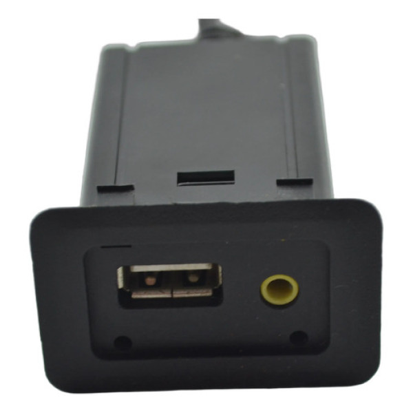 Entrada Conector Usb Auxiliar Pajero Dakar 2014 Original