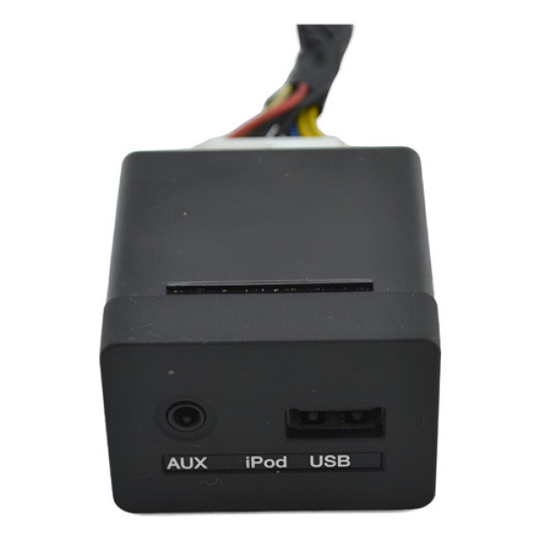 Entrada Conector Usb Auxiliar Kia Carnival 2011 Original
