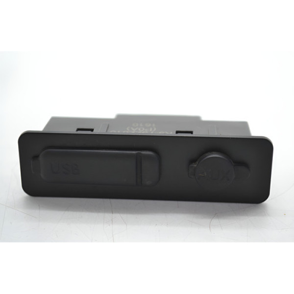 Entrada Usb Auxiliar Byd E5 Eletrico 2017 Original Preto