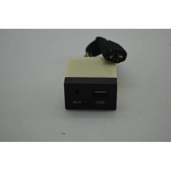 Entrada Usb Auxiliar Console Kia Cerato 2013 A 2019 Original