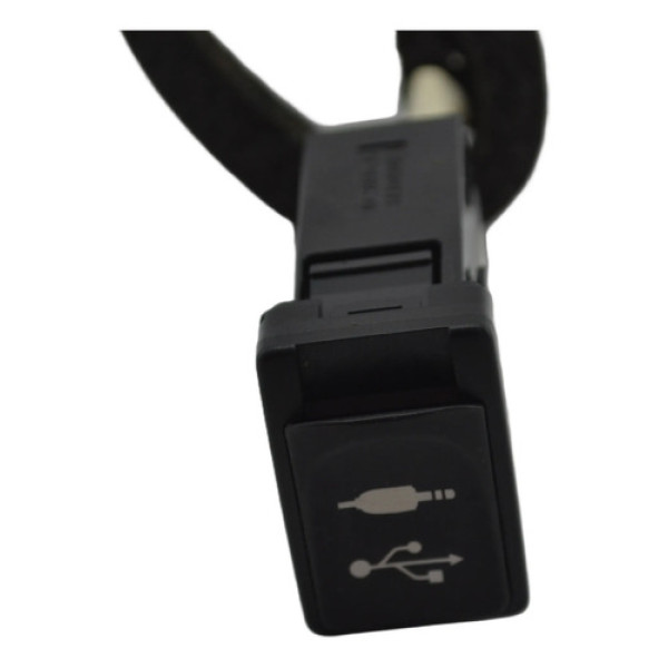 Entrada Conector Usb Auxiliar Console Corolla Xei 2017 Origi