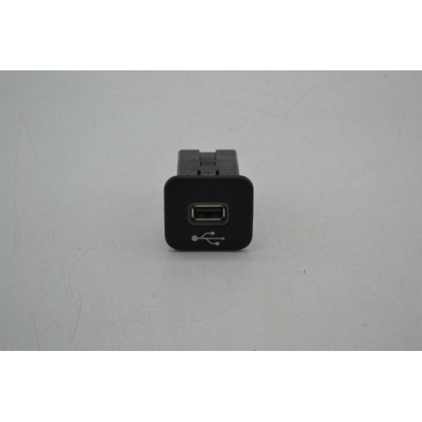 Entrada Conector Usb Jeep Compass 2017 Origina