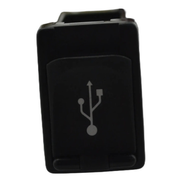 Entrada Conector Usb Auxiliar Painel Yaris 2019 Origina Preto