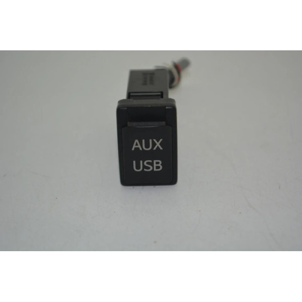 Entrada Conector Usb Auxiliar Corolla 2009 A 2014 Original