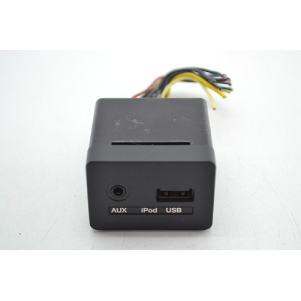 Entrada Usb Auxiliar Kia Carnival 2010 2011 Original Preto