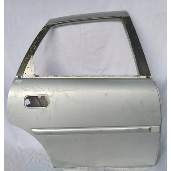Porta Traseira Direita Vectra 1997 1998 A 2005 Detalhes  Traseira Direita Prateado