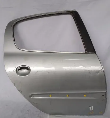 Porta Traseira Direita Peugeot 206 207 Passion Detalhe  Traseira Direita