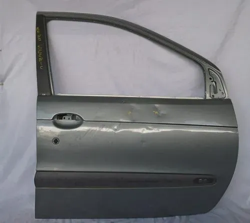 Porta Dianteira Direita Scenic 1999 2000 A 2011 Detalhes  Dianteira Direita Prateado