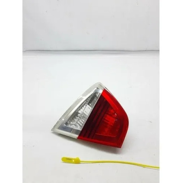 Lanterna Tampa Traseira Esquerda Bmw 320i 2007 C/detalhe  Esquerdo/motorista Vermelho