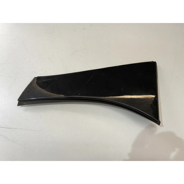Moldura Da Tampa Traseira Lado Esquerdo Mercedes Gla200 2016