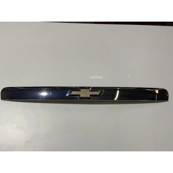 Moldura Friso Da Tampa Traseira Tracker 1.8 2014 2015 Prateado