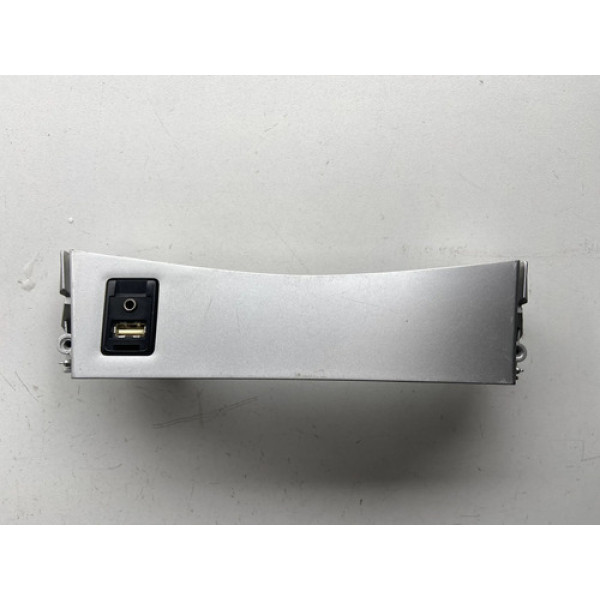 Moldura Conector Auxiliar Entrada Usb Corolla 2009 2013