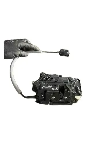Fechadura De Porta Dianteira Direita Tiguan 2.0 Tsi 2010