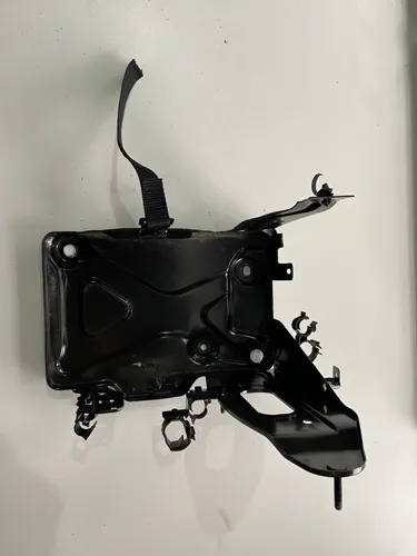 Suporte Da Bateria Jeep Compass 2.0 Flex 2017 2018 Preto